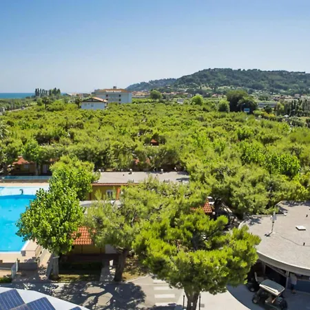 Charming In With Shared Pool Cupra Marittima